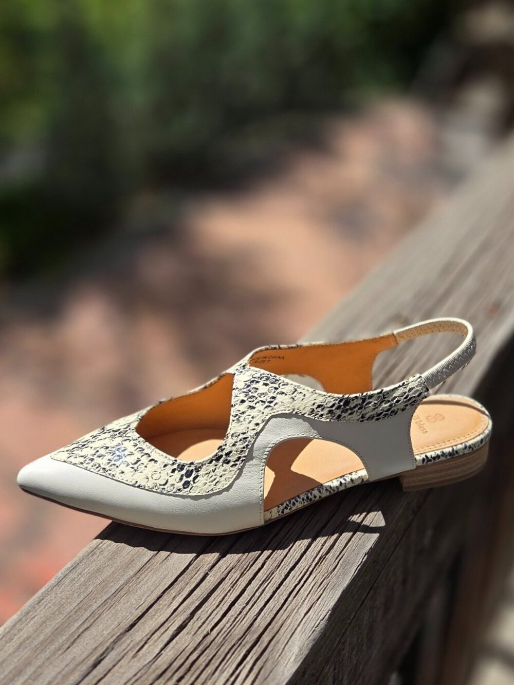 Summer Flats by Bill Blass. US 7. NEW